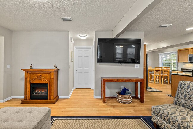 Building Photo - 12 Sylvan Dr