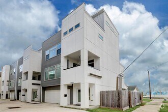 Building Photo - 3308 Pease St
