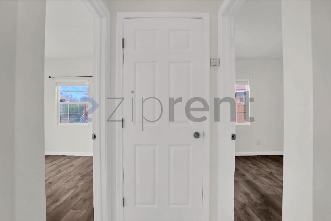Building Photo - Unit