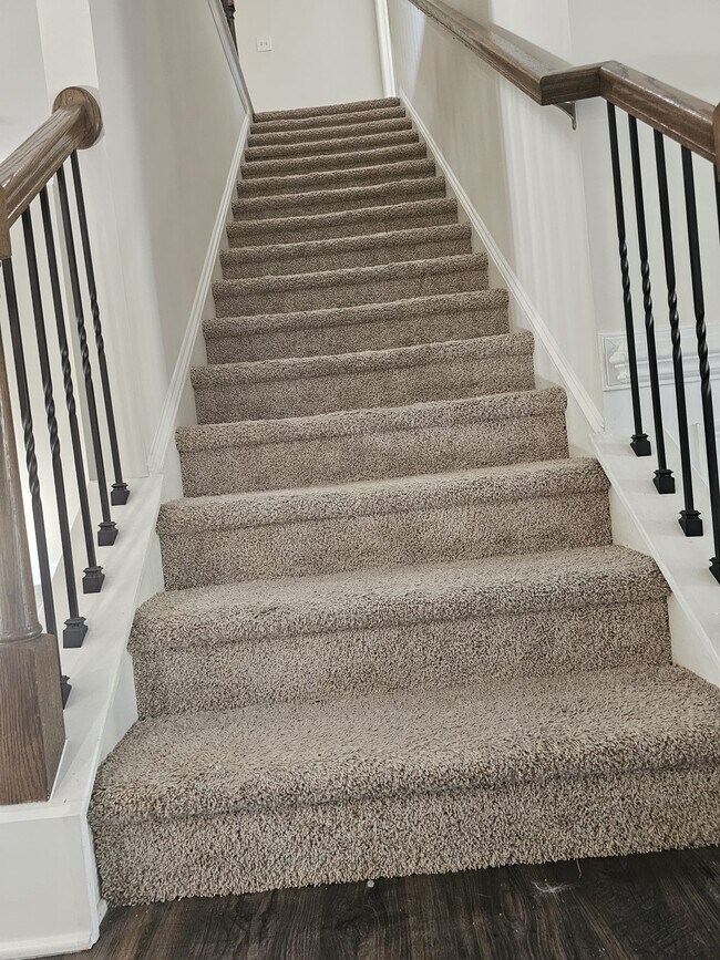 Building Photo - 224 Lanyard Ln