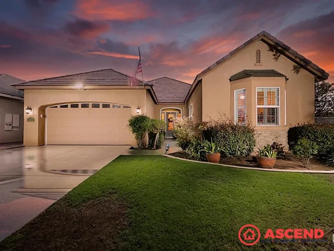 Primary Photo - 3 Bedroom Home In Stockdale Ranch Area!