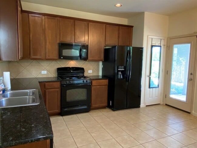 Building Photo - 2221 Nestlewood Dr