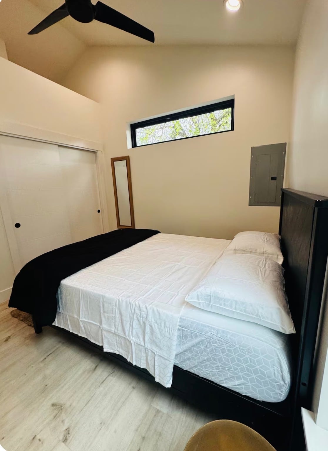 Building Photo - 717 Loma St