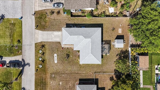 Building Photo - 1205 SW 29th Terrace