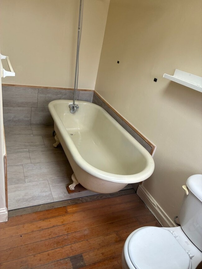 Building Photo - 3260 West End Rd