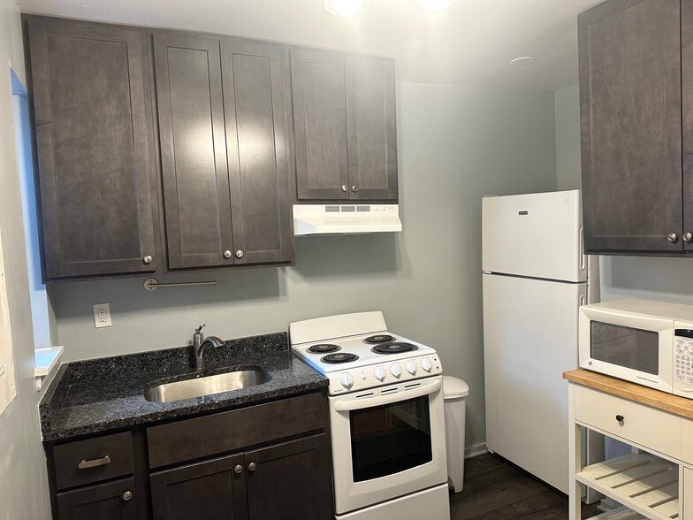 Building Photo - 2114 Moyer St