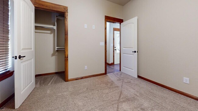 Building Photo - 12832 Sierra Ln