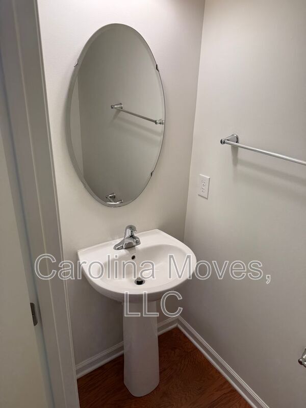 Building Photo - 405 Christiane Way