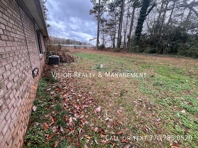 Building Photo - 12 S Creek Rd