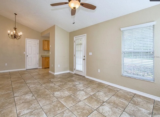 Building Photo - Charming 3/2 with large fenced yard!