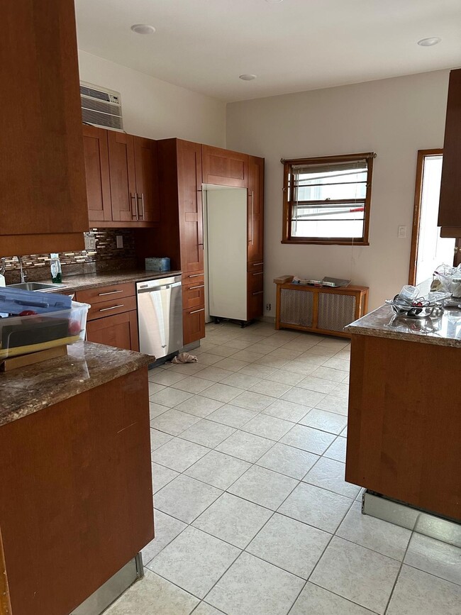 Building Photo - 143 W 26th St