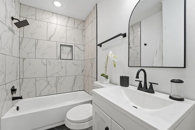 Building Photo - 3714 Brookmeade Dr