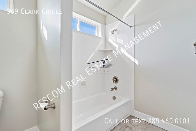 Building Photo - 369 Clark Cir