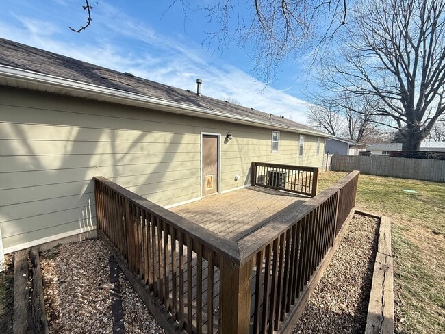 Building Photo - 3 Bed 1 Bath Ozark, MO