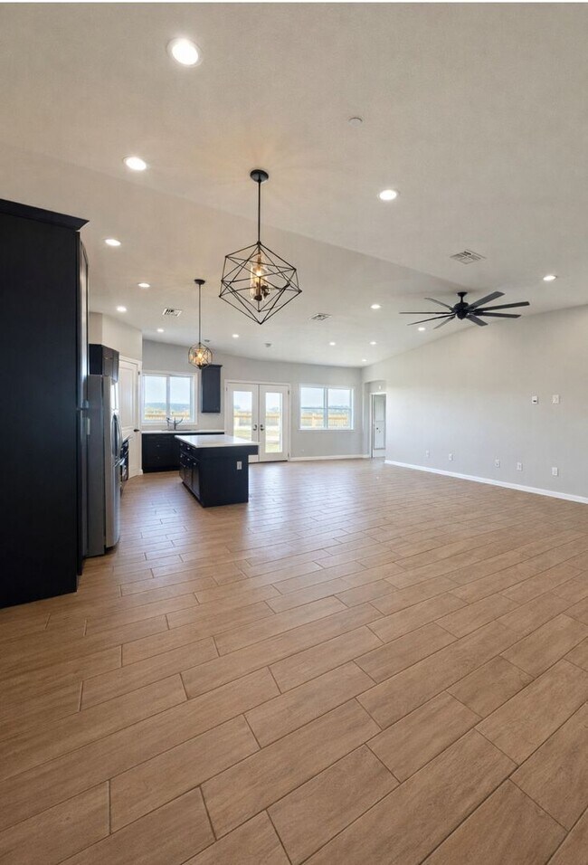 Building Photo - Executive Retreat in Brawley: Spacious 5-Bedroom Home Ideal for Corporate Stays or Refined Family...
