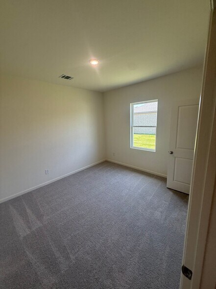 Building Photo - 906 Independence Trl