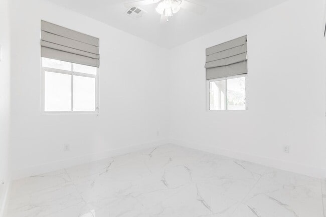 Building Photo - Immaculate 4 bedroom, 2 and 1 3/4 bath home located in the exclusive Master Planned Community Ins...