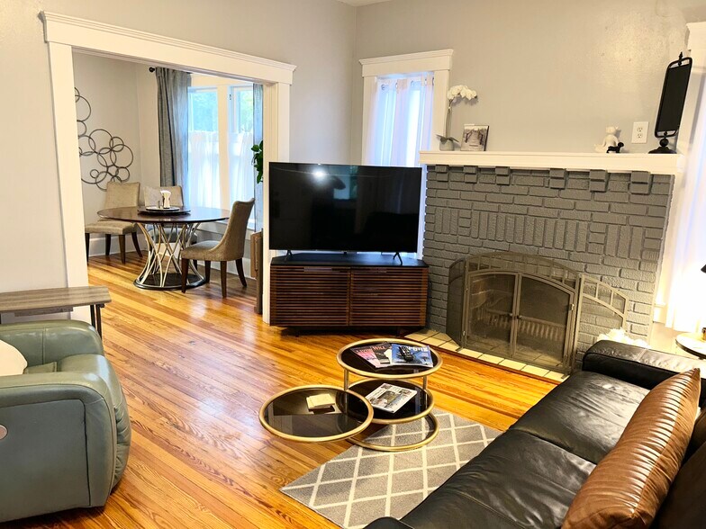 Building Photo - 1039 Riviera St