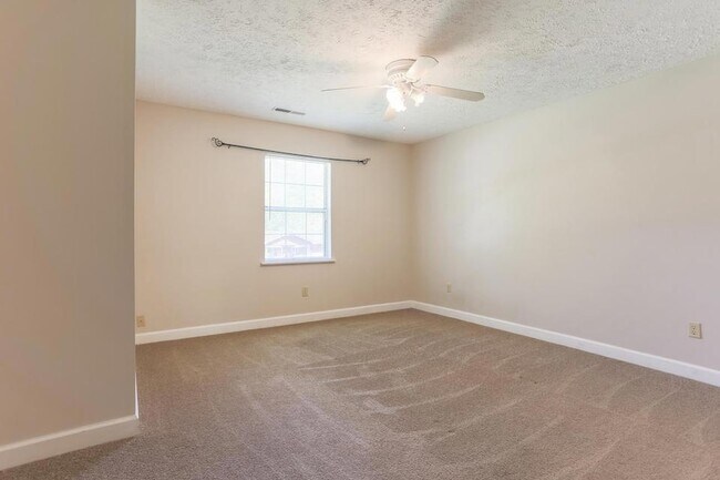 Building Photo - 5571 Tallant Road Unit Apt B