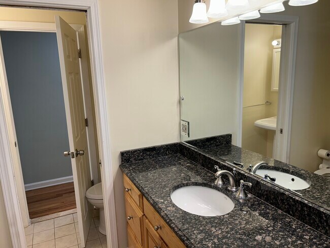 Building Photo - 3754 Hi Villa Dr