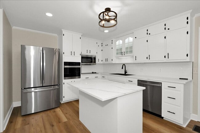 Building Photo - 3 Bedroom, 2 Bath home.