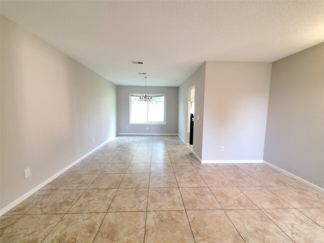 Building Photo - 3323 Green Fields Dr