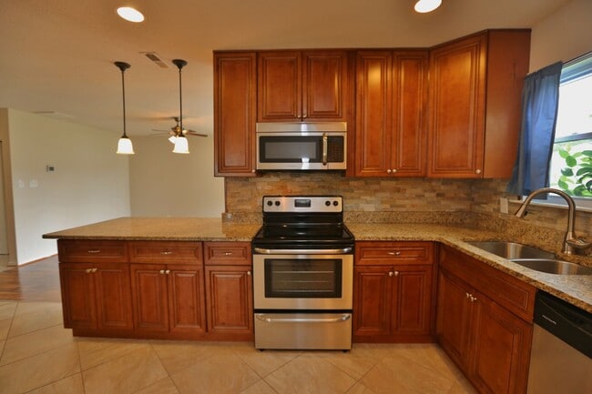 Building Photo - Ranch Home - Backs to Community Pool & Playgrounds - Pet-Friendly - Available 06-23-26!