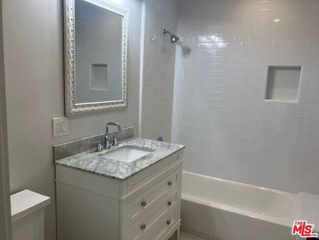 Building Photo - 7270 W 85th St