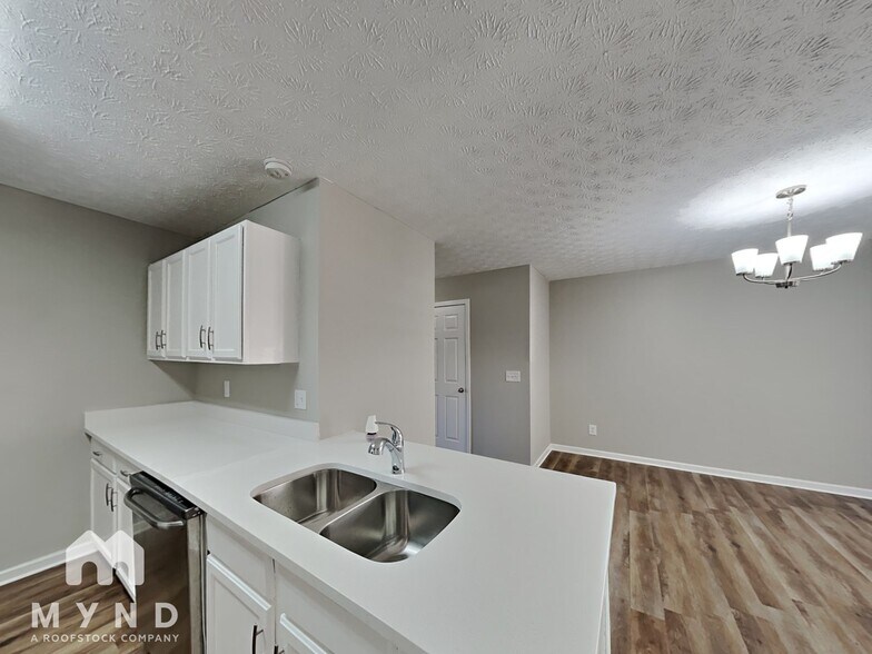 Building Photo - 5757 Strathmoor Manor Cir