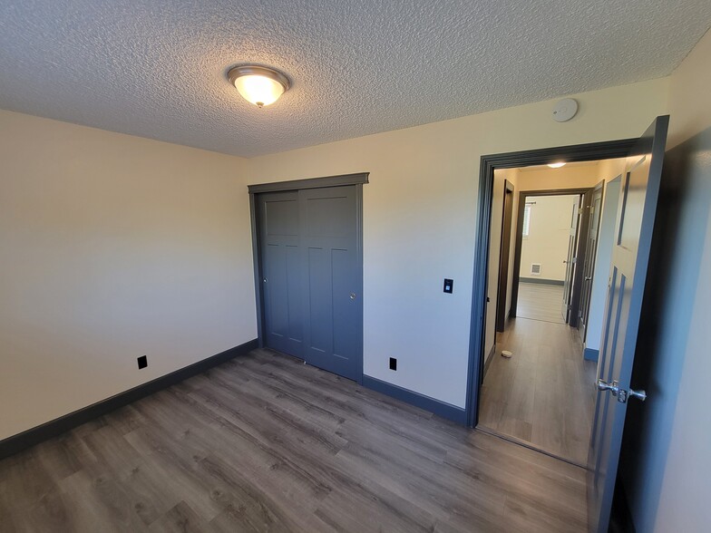 Building Photo - 1343 NW Drake Way