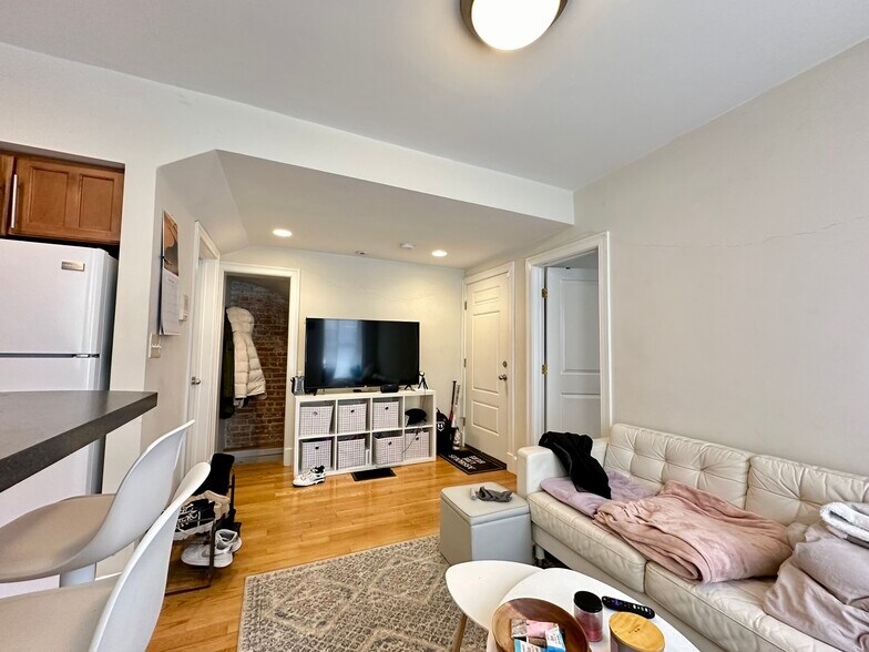 Building Photo - 832 Huntington Ave