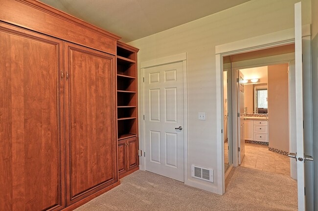 Building Photo - Mukilteo Golf Course View Condo – Modern C...