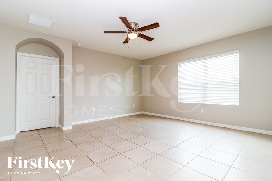 Building Photo - 710 SW 12th St