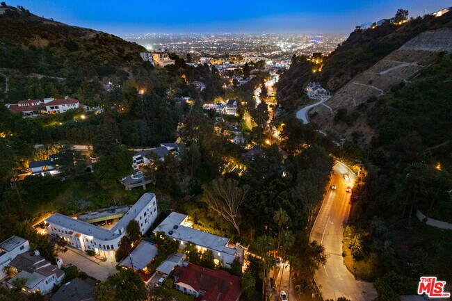 Building Photo - 1884 Laurel Canyon Rd