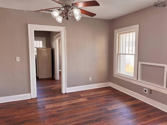 Building Photo - 1710 Monroe St