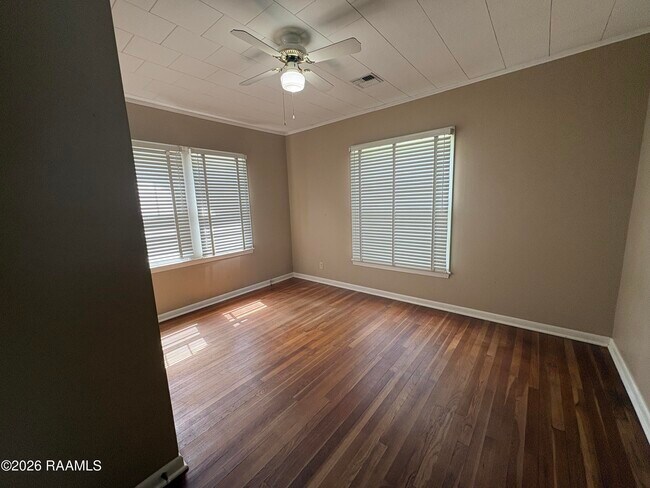 Building Photo - 605 Coolidge St