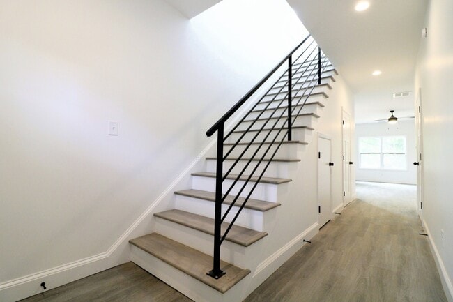 Building Photo - 128 Independence Ln