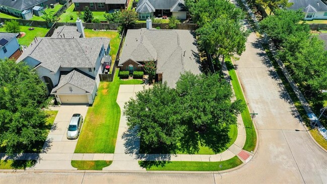 Building Photo - 26619 Summerbend Hollow Ln