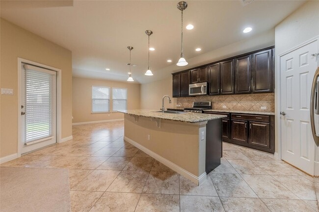 Building Photo - 1920 Mary Ella Dr