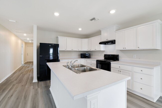 Building Photo - Goodland