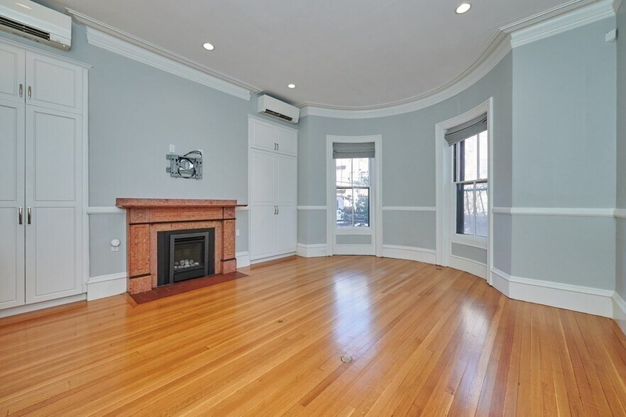 Building Photo - 313 Marlborough St