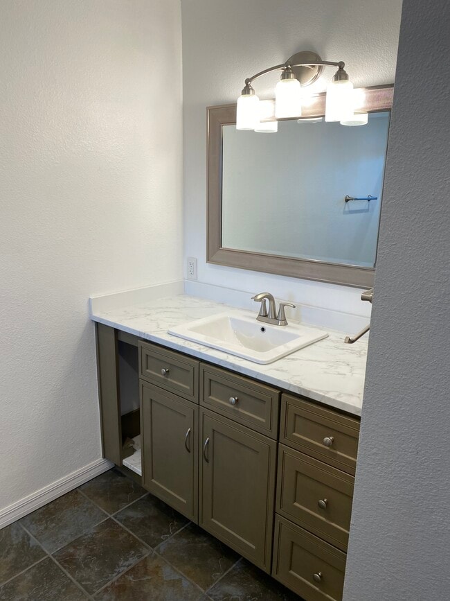 Building Photo - 3515 E Theresa Ln