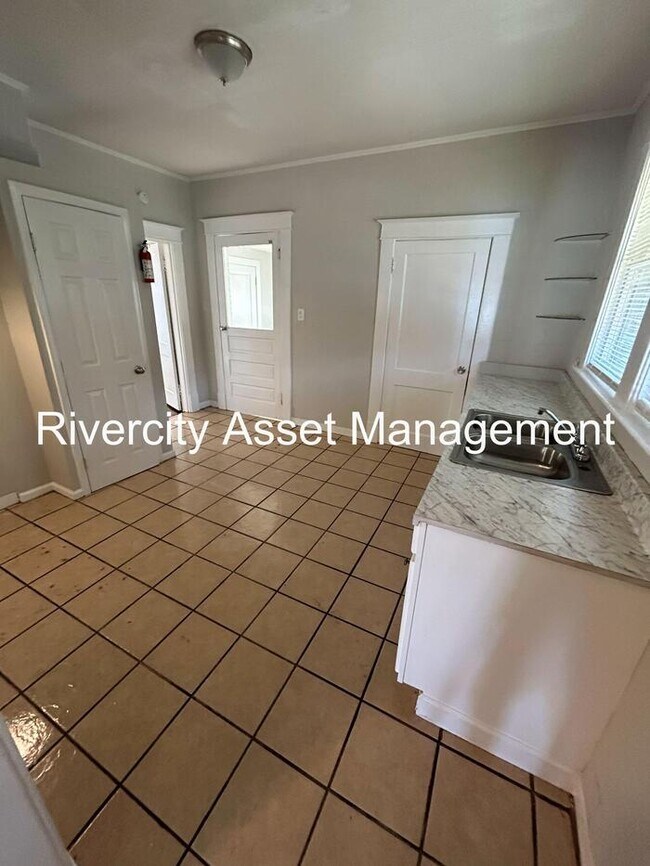 Building Photo - GEM HOME IN A GREAT LOCATION !!!!!! Section 8 Welcomed !!!!!