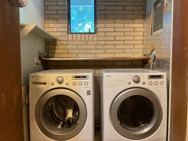 Building Photo - 3 Bed 1 Bath w/ 1 car garage West-Side Fort Collins Ranch