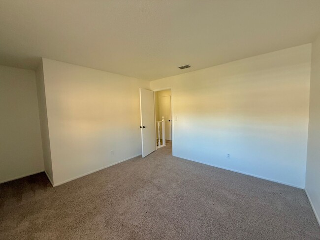 Building Photo - Serene Living at Townhomes of Lake Seminole 2/1.5 - 2 story condo