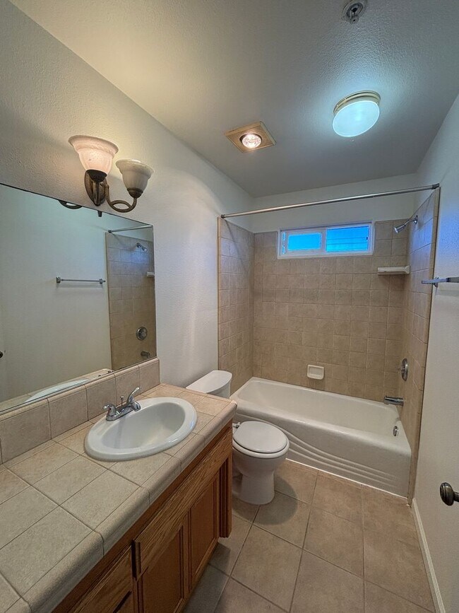 Building Photo - P32000