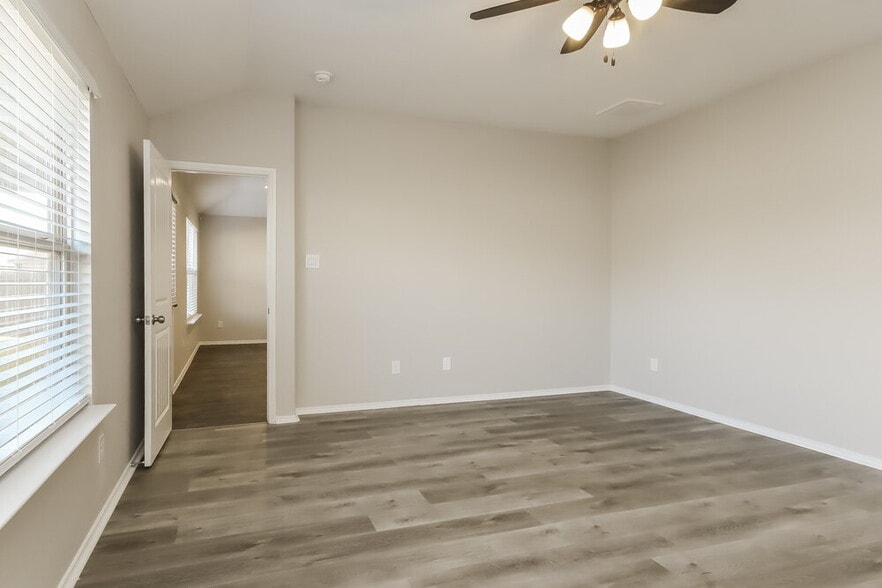 Building Photo - 8102 Rose Petals Ln