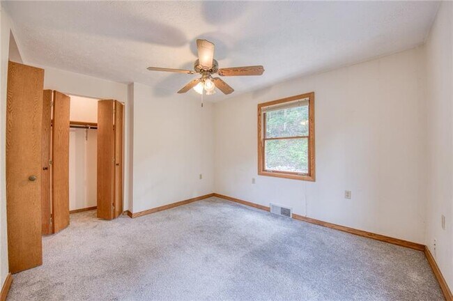 Building Photo - 4465 Mt Troy Rd Ext