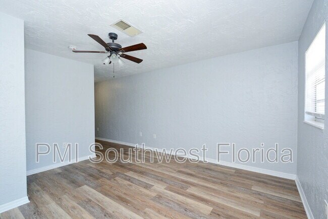 Building Photo - 2519 9th Ave W
