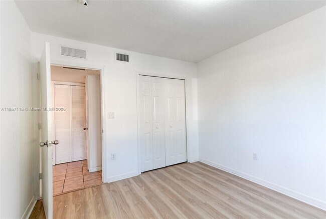 Building Photo - 970 NE 34th Ave